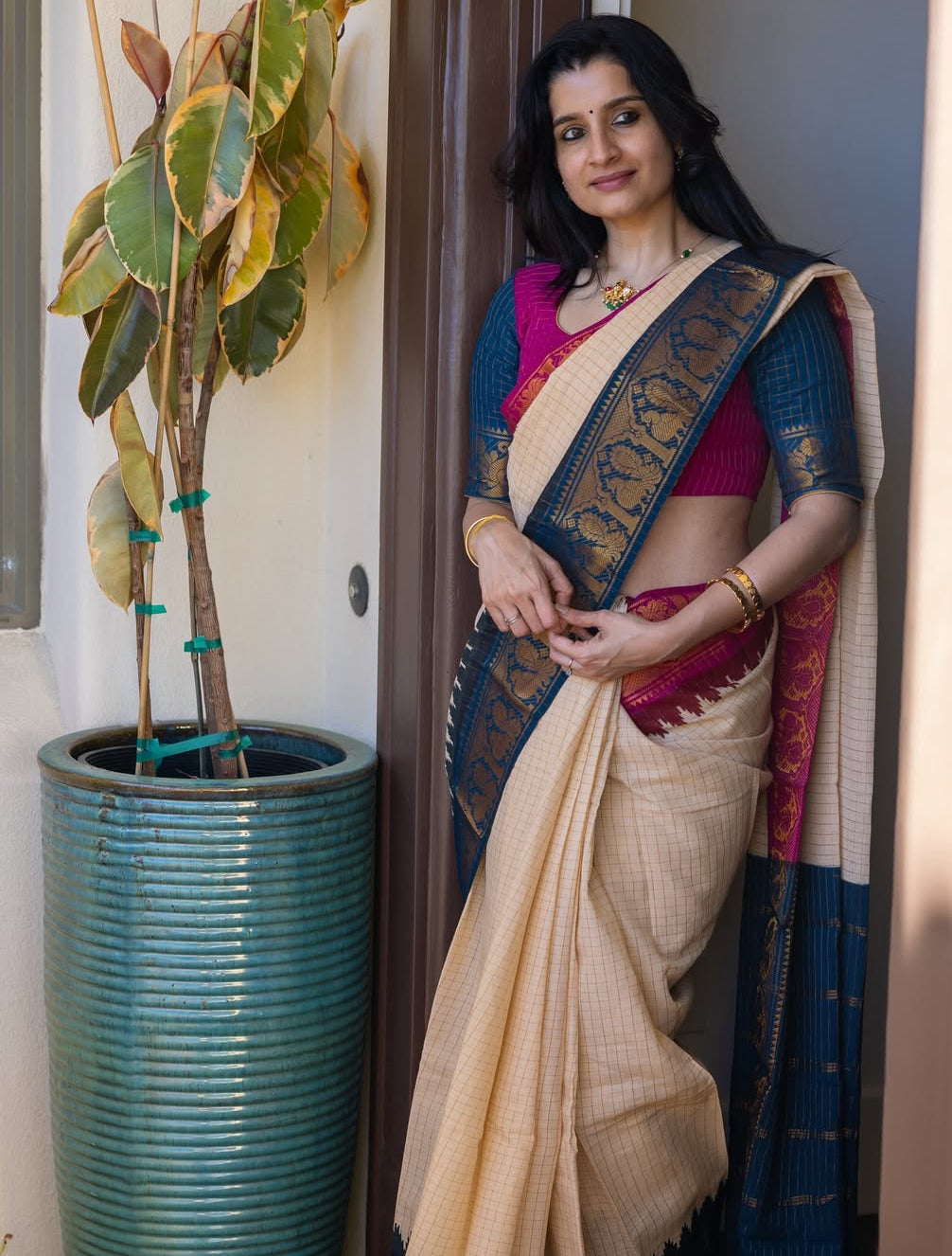 Pre Order: Tarangini ganga jamuna temple border Sungudi cotton saree with blue blouse piece.