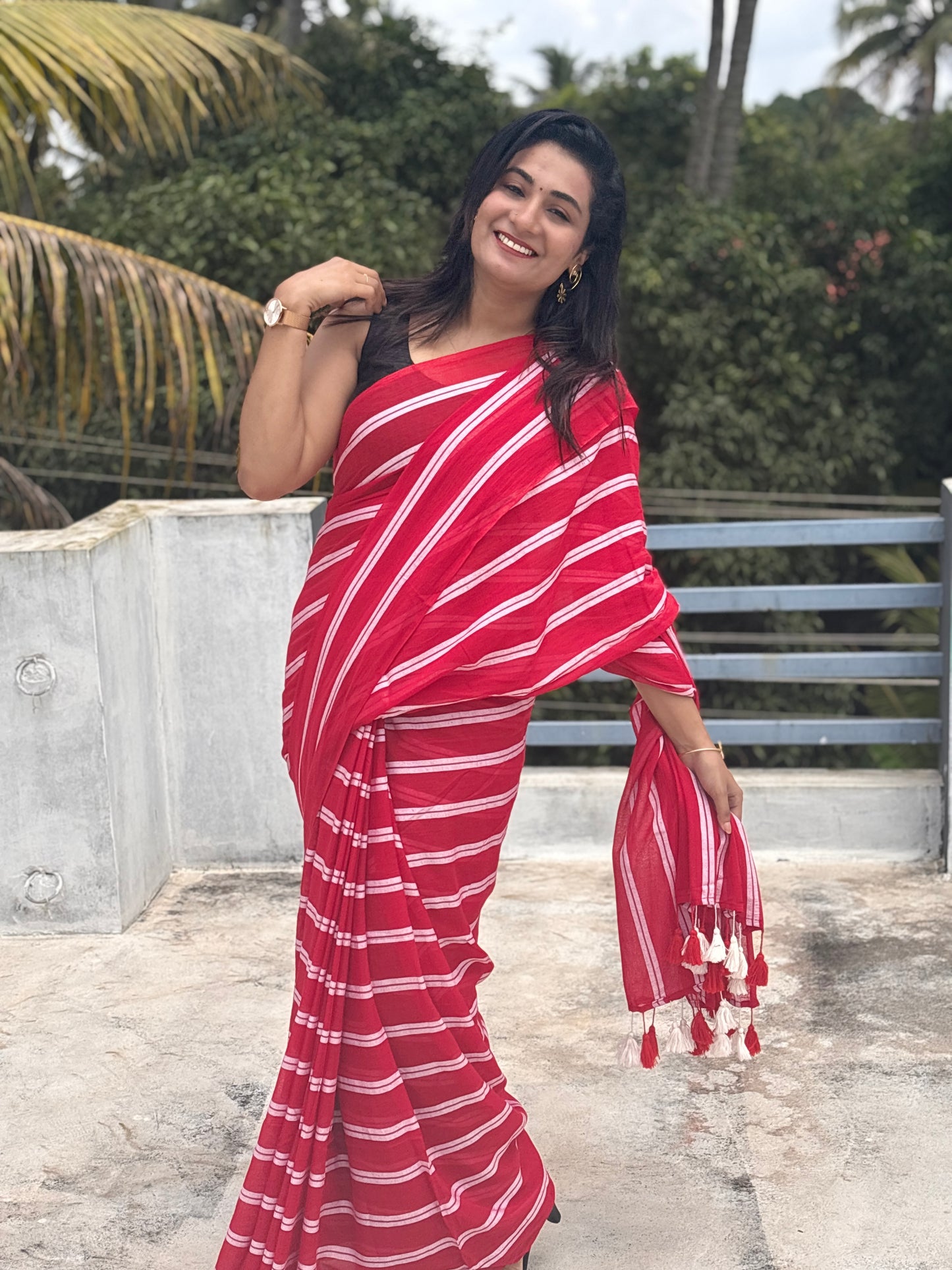 Viharika (विहारिका) handloom Bengal Mul cotton sarees, Red &white stripes