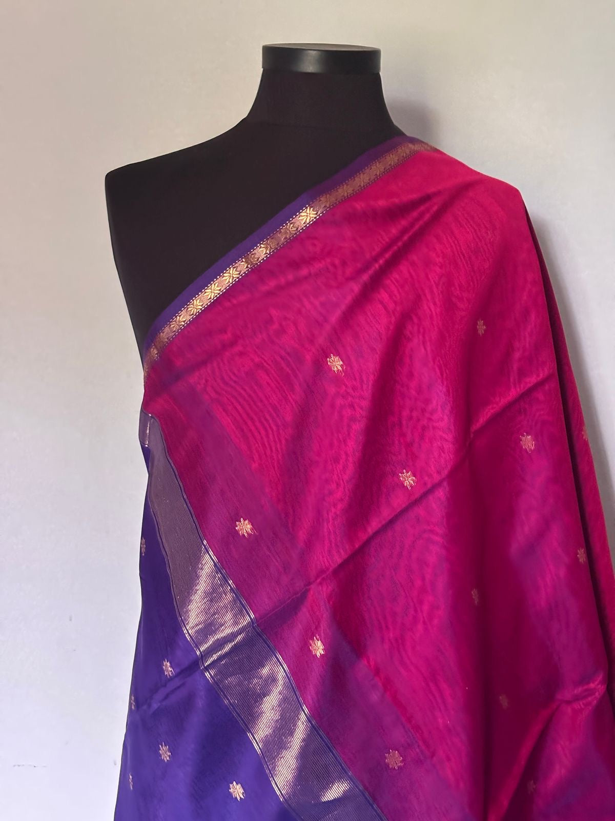 Kalyanika" (कल्याणिका) Handloom Maheshwari Silk Cotton Sarees Dual tone KM03