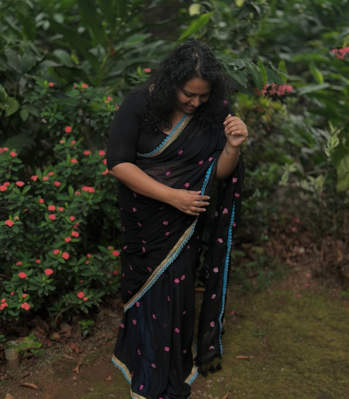 Viharika(विहारिका) Embroidery Lace Sarees : Black & Blue