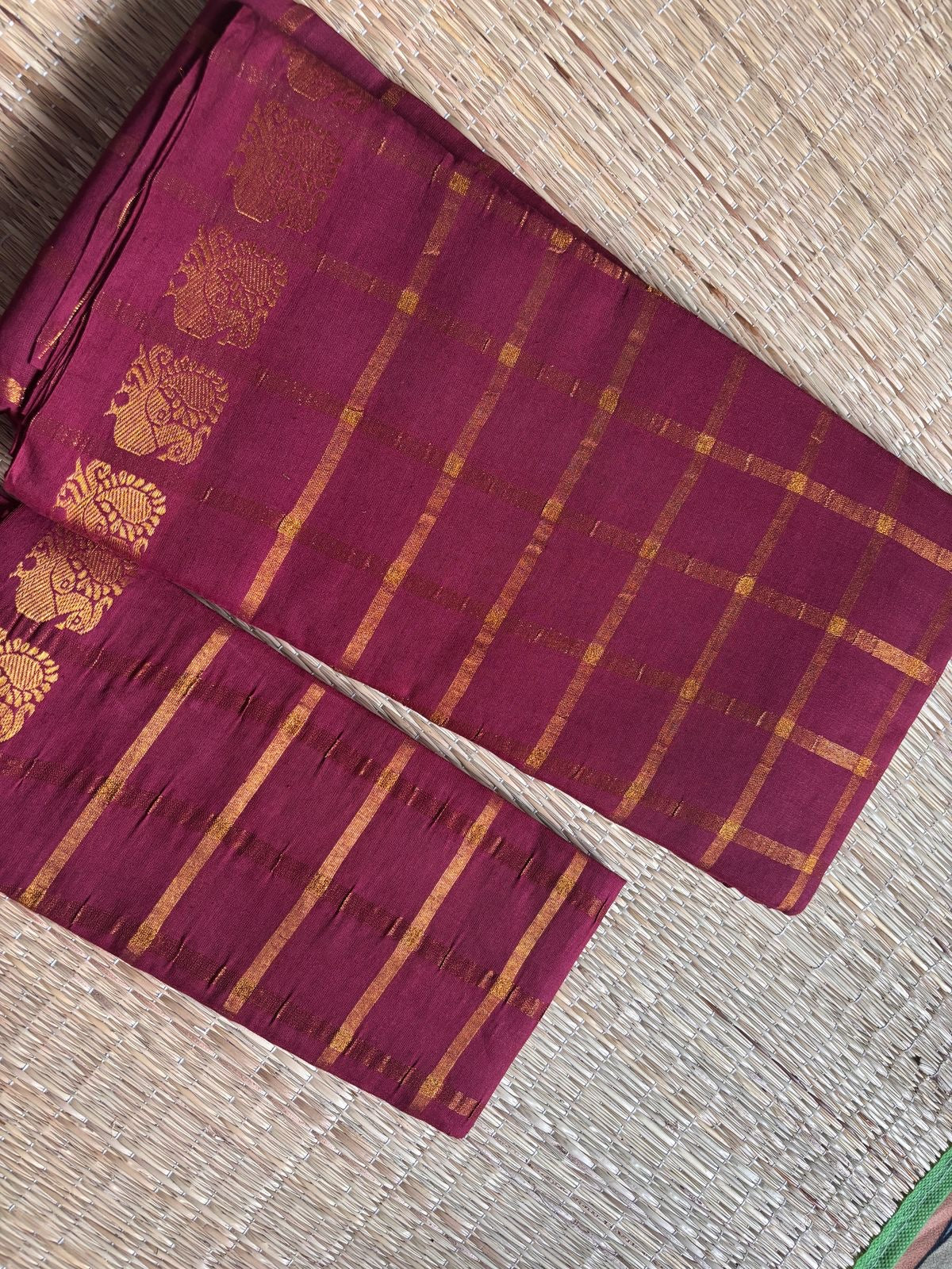Tarangini : Sungudi Checks /Pavithra Kattam Sungudi Cotton Handloom Saree with Blouse Maroon TA05
