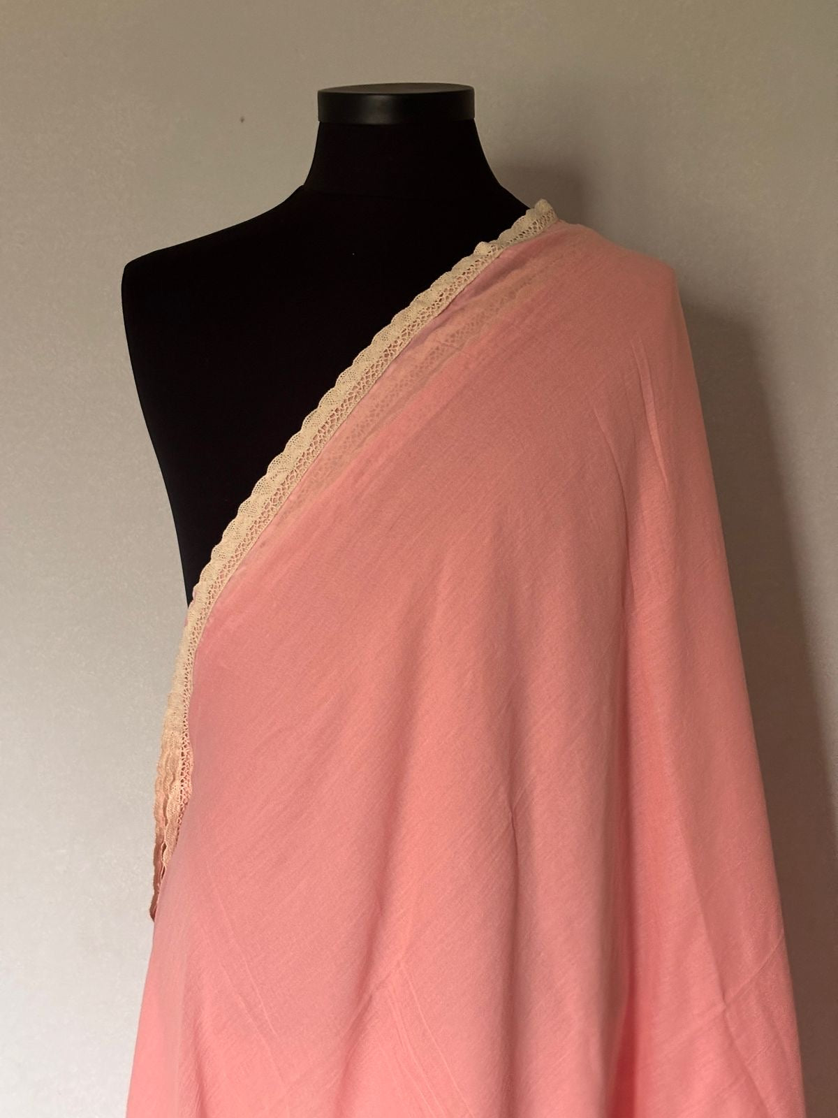 Viharika (विहारिका) Flowy lace: peach V02