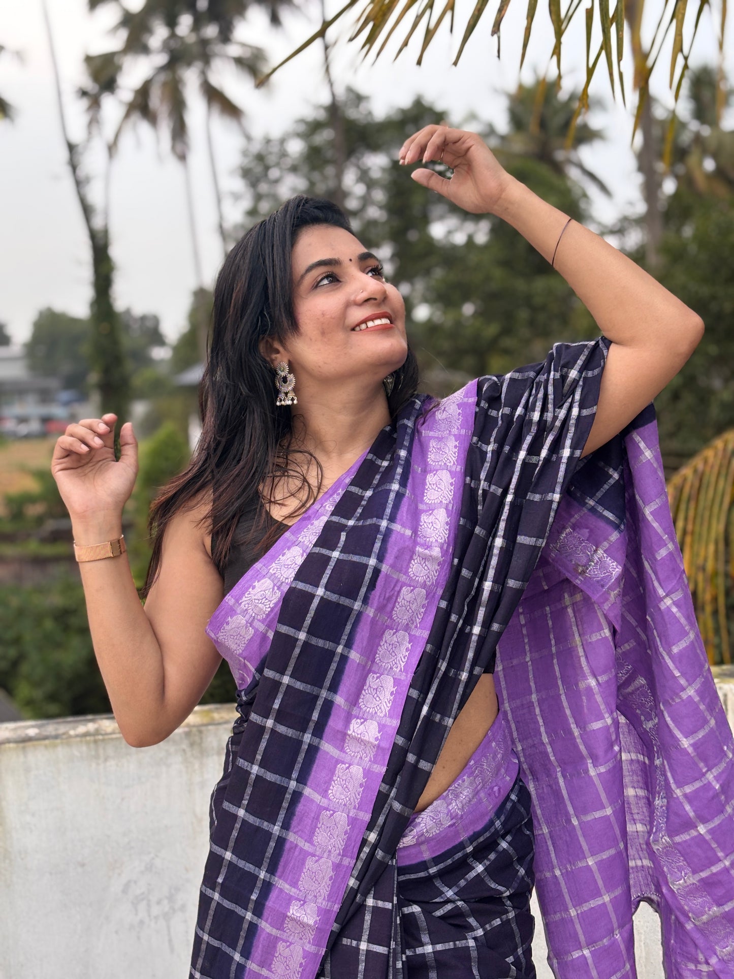 Silver Pavithra kattam Sungudi cotton saree with blouse black & violet