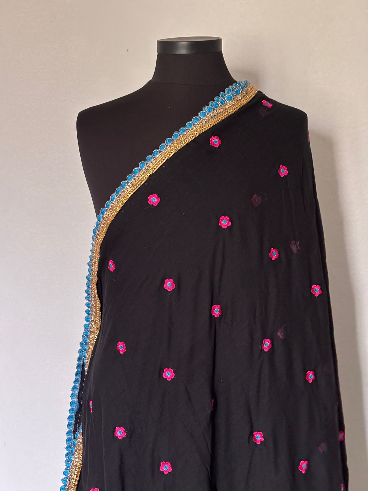 Viharika(विहारिका) Embroidery Lace Sarees : Black & Blue
