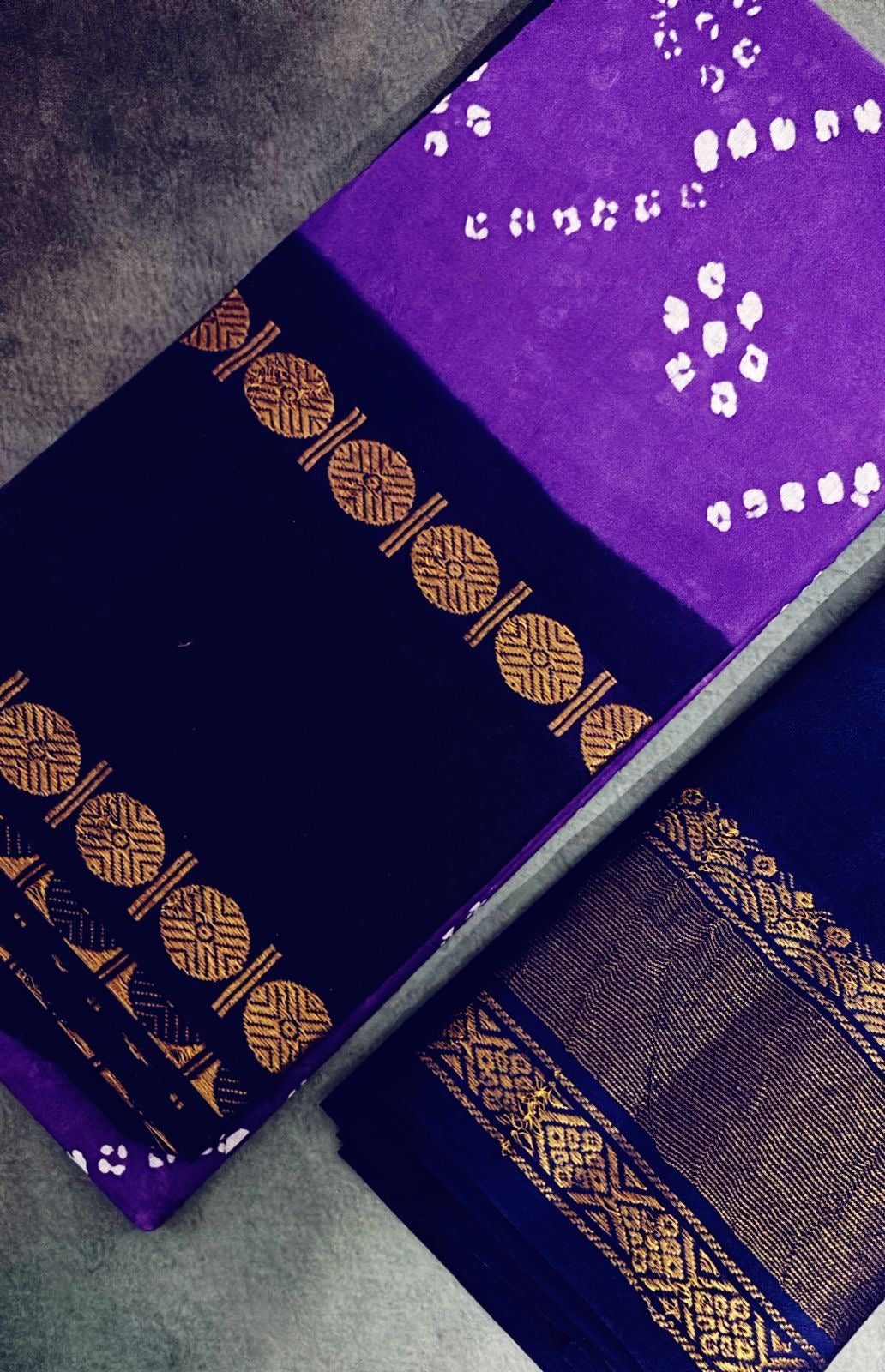 Tarangini wax batik rudraksha border Sungudi cotton saree
