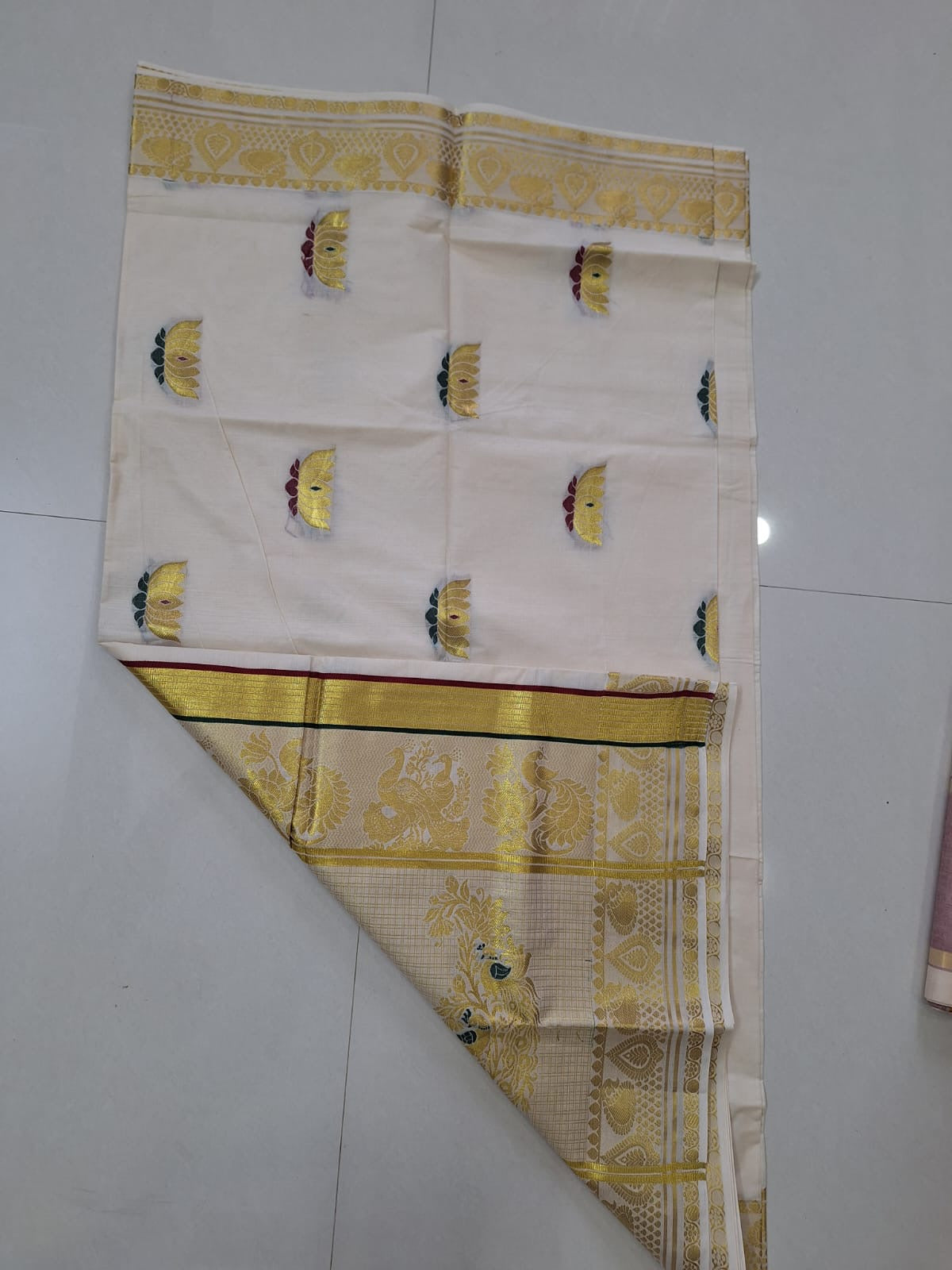 Sarvani lotus woven butta grand pallu Kerala Cotton Sarees