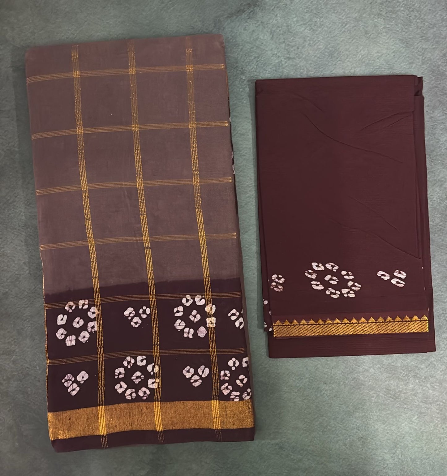 Tarangini wax batik zari kattam Sungudi Cotton saree with blouse piece