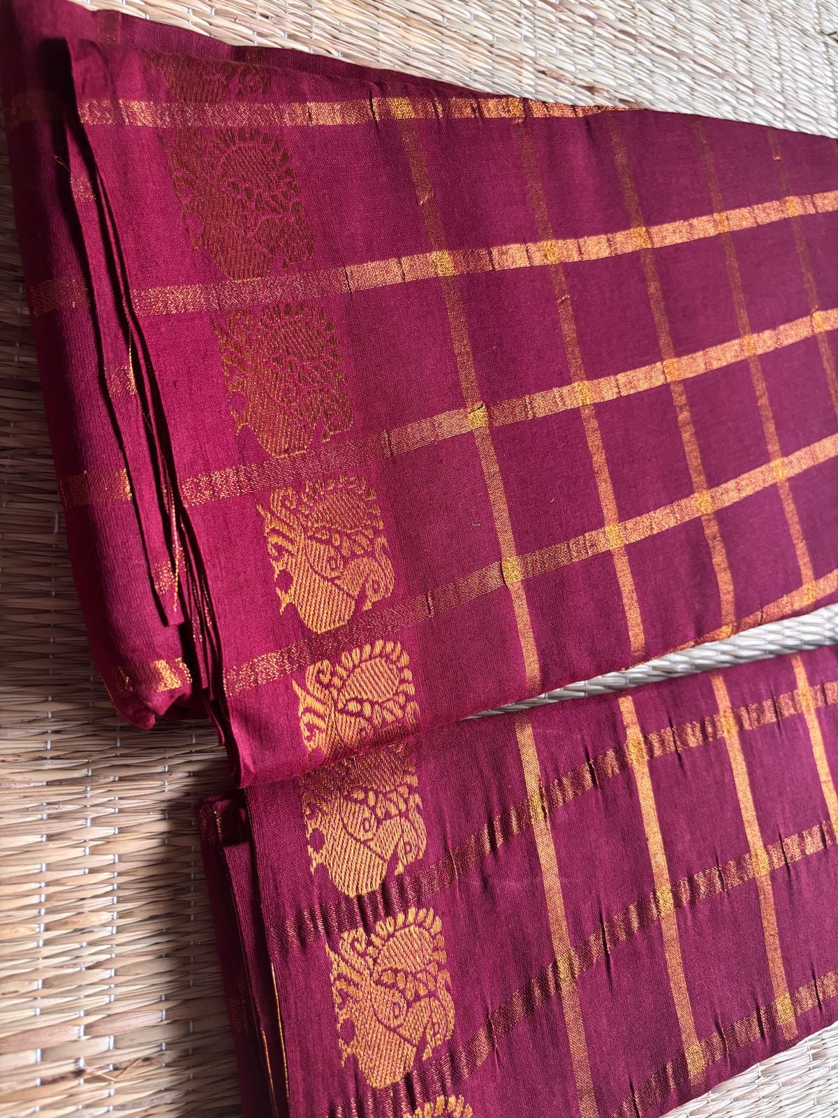 Tarangini : Sungudi Checks /Pavithra Kattam Sungudi Cotton Handloom Saree with Blouse Maroon TA05
