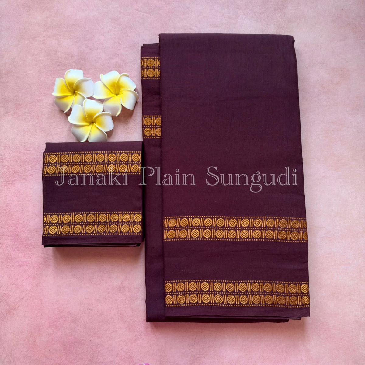 Mathangi Rudraksha border plain Sungudi handloom cotton Saree Brown