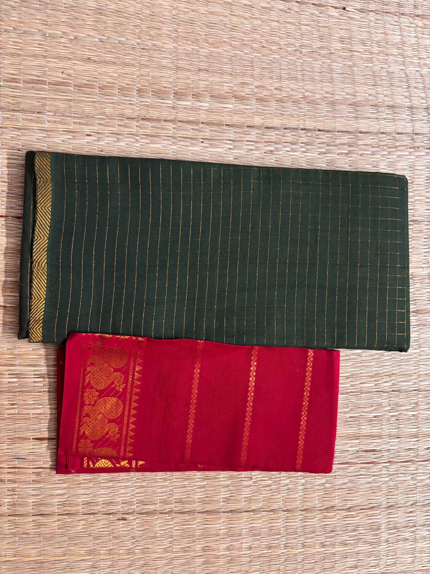 Tarangini : Sungudi Cotton zari kattam handloom Saree with Blouse ( Bottle green and Red velthari blouse) TA10