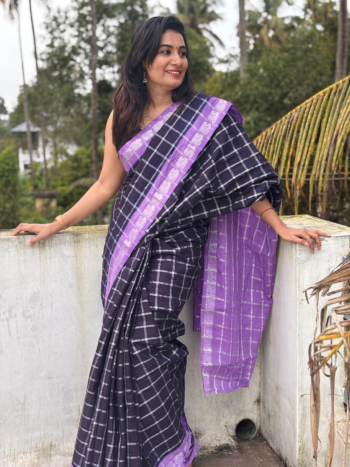 Silver Pavithra kattam Sungudi cotton saree with blouse black & violet