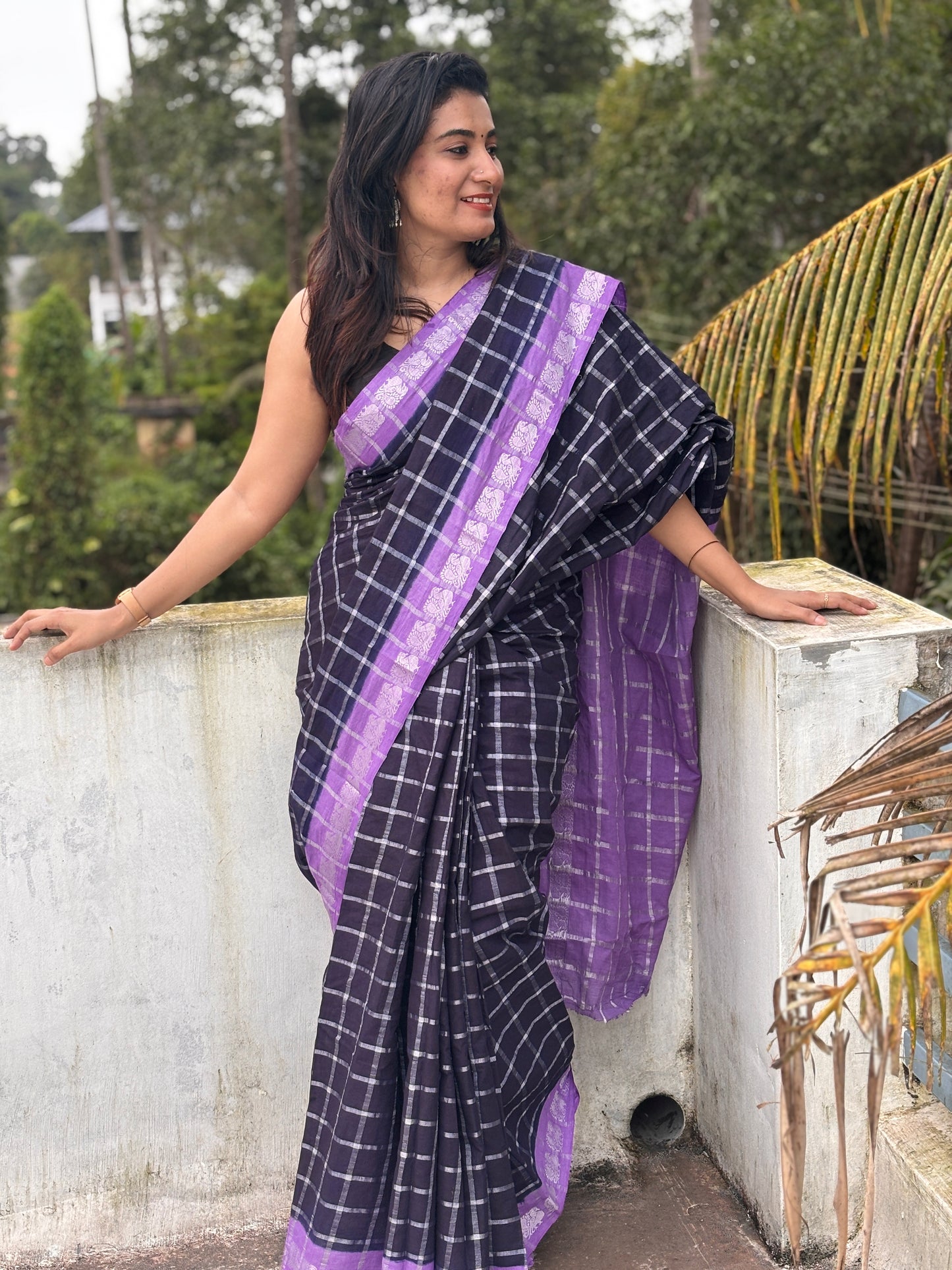 Silver Pavithra kattam Sungudi cotton saree with blouse black & violet