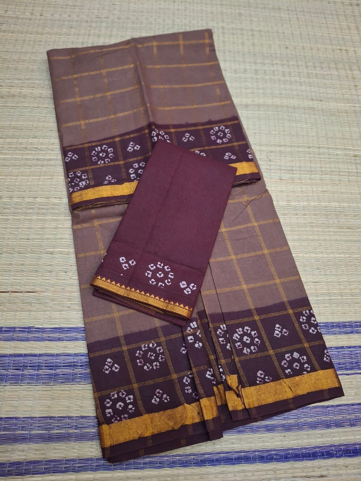 Tarangini wax batik zari kattam Sungudi Cotton saree with blouse piece
