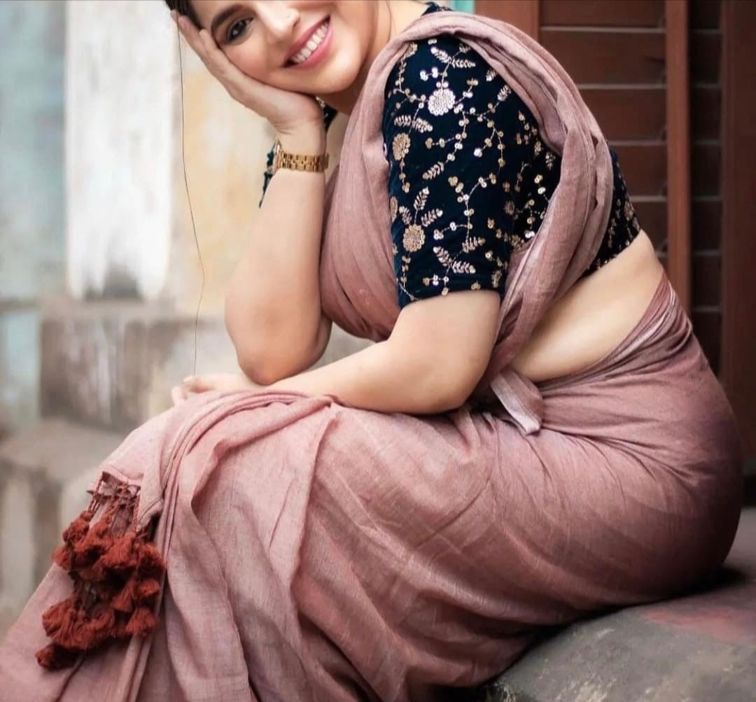 Viharika (विहारिका) Light Biscuit Brown Soft Cotton Sarees