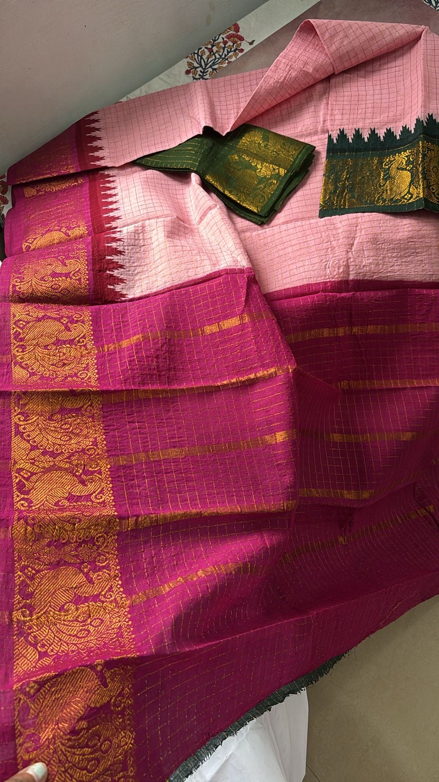 Tarangini powder pink zari kattam ganga jamuna Sungudi cotton saree with rani pink and green temple border