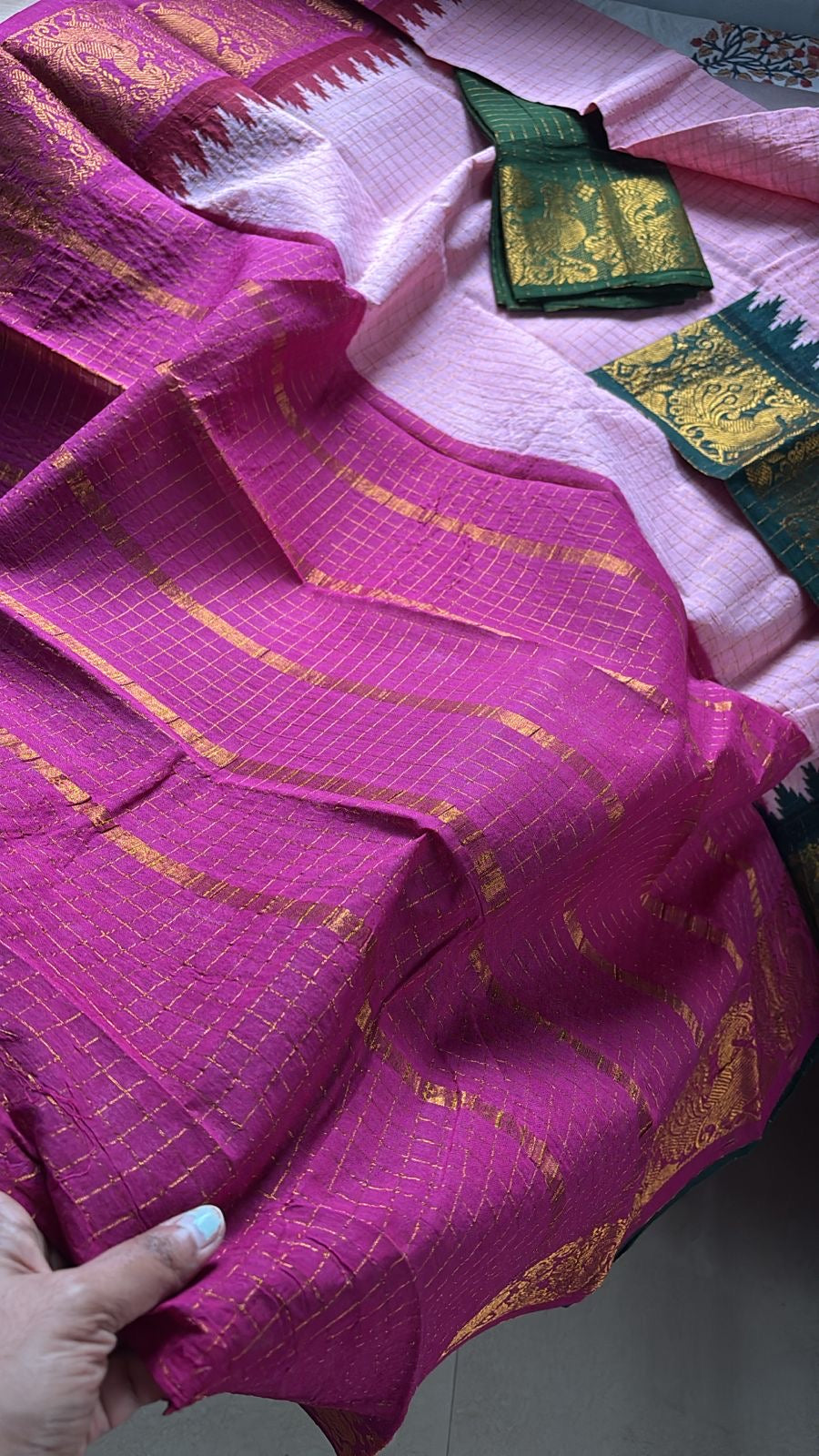 Tarangini powder pink zari kattam ganga jamuna Sungudi cotton saree with rani pink and green temple border