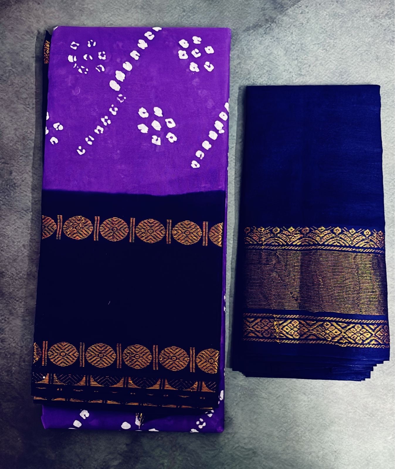 Tarangini wax batik rudraksha border Sungudi cotton saree