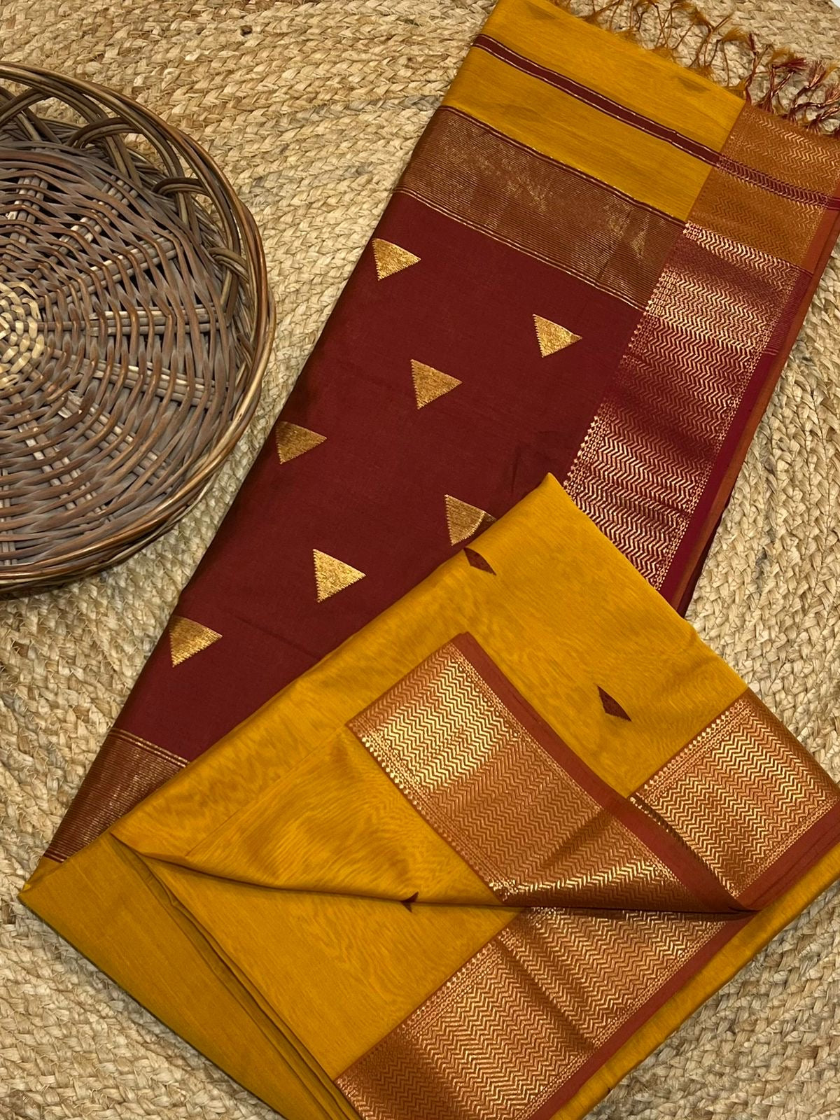 Maheshwari Handloom Silk cotton triangle Butta Sarees