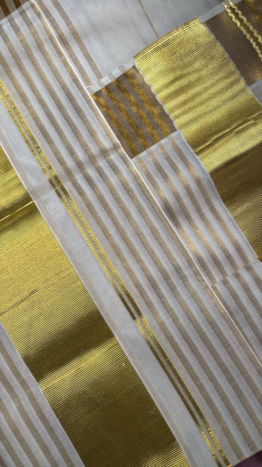 Sarvani Tissue stripes Single Set Mundu