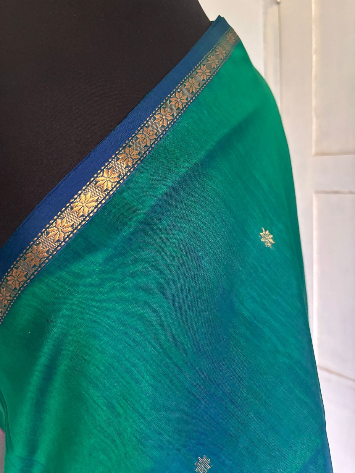 Kalyanika (कल्याणिका) Handloom Maheshwari Silk Cotton Sarees,Peacock green and violet KM06