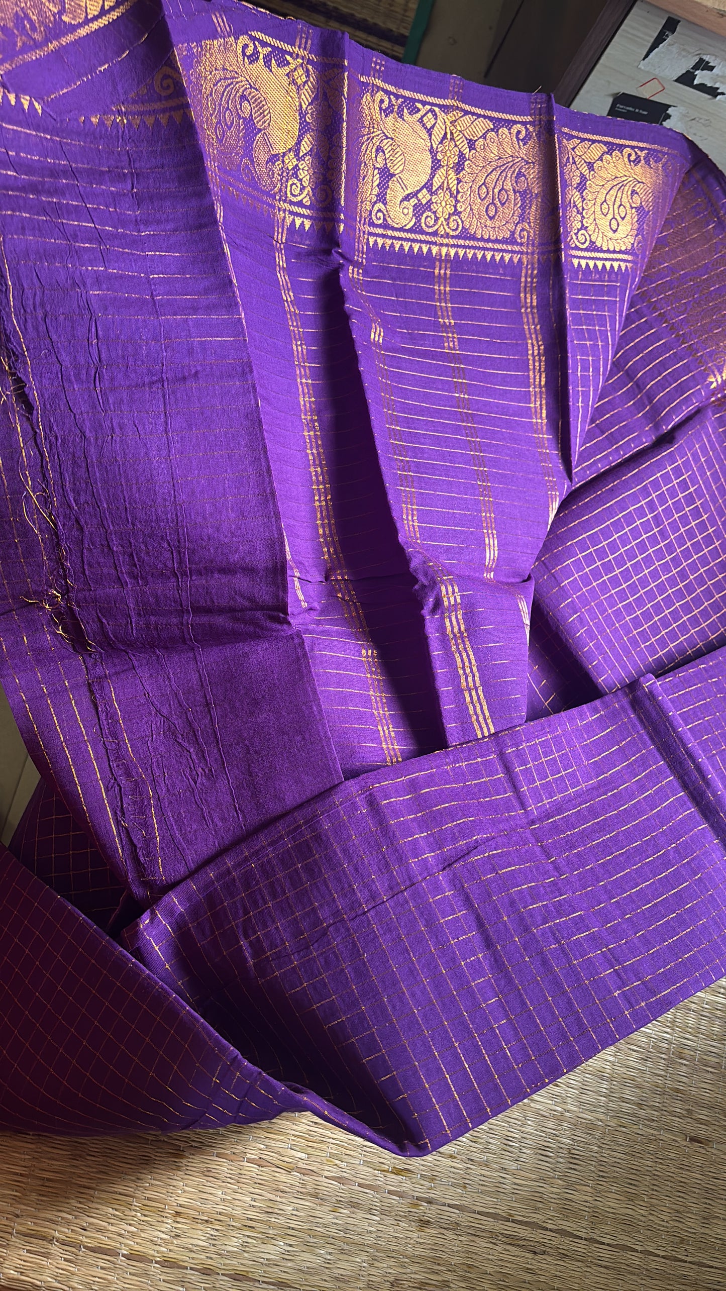 Sungudi Deep violet zari kattam pure cotton Saree with majenta Blouse piece