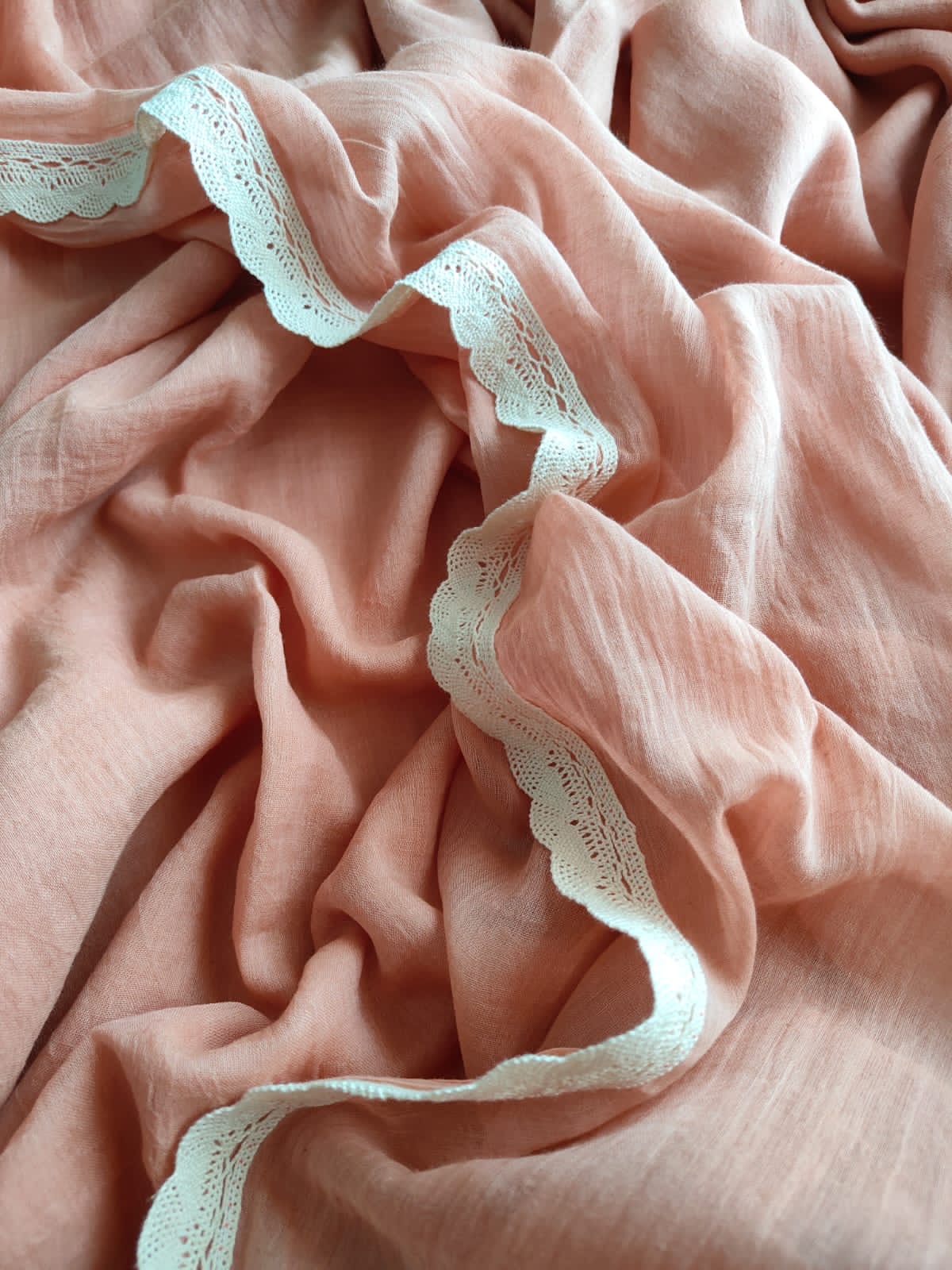 Viharika (विहारिका) Flowy lace: peach V02
