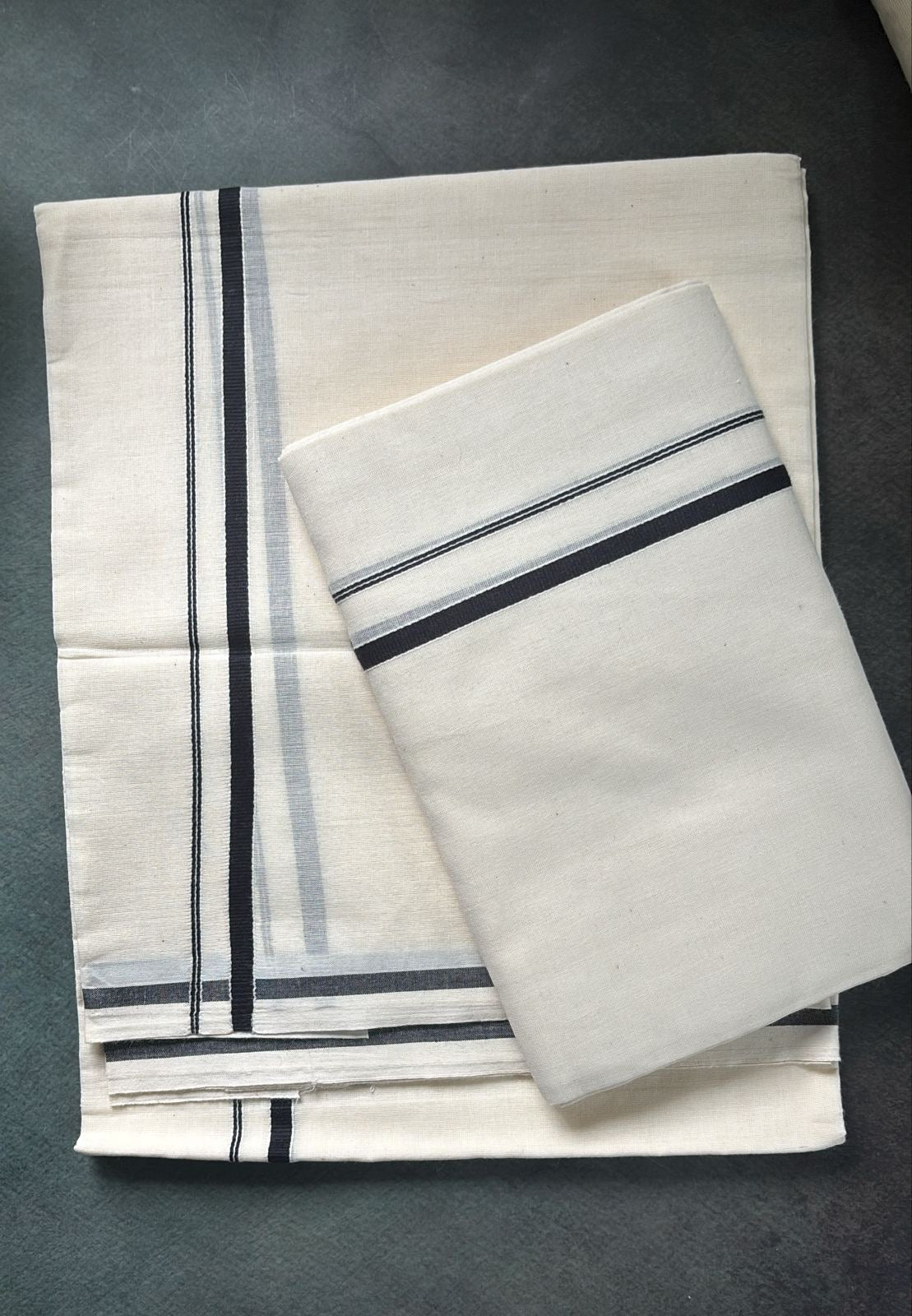 Sarvani puliyilakara black set mundu