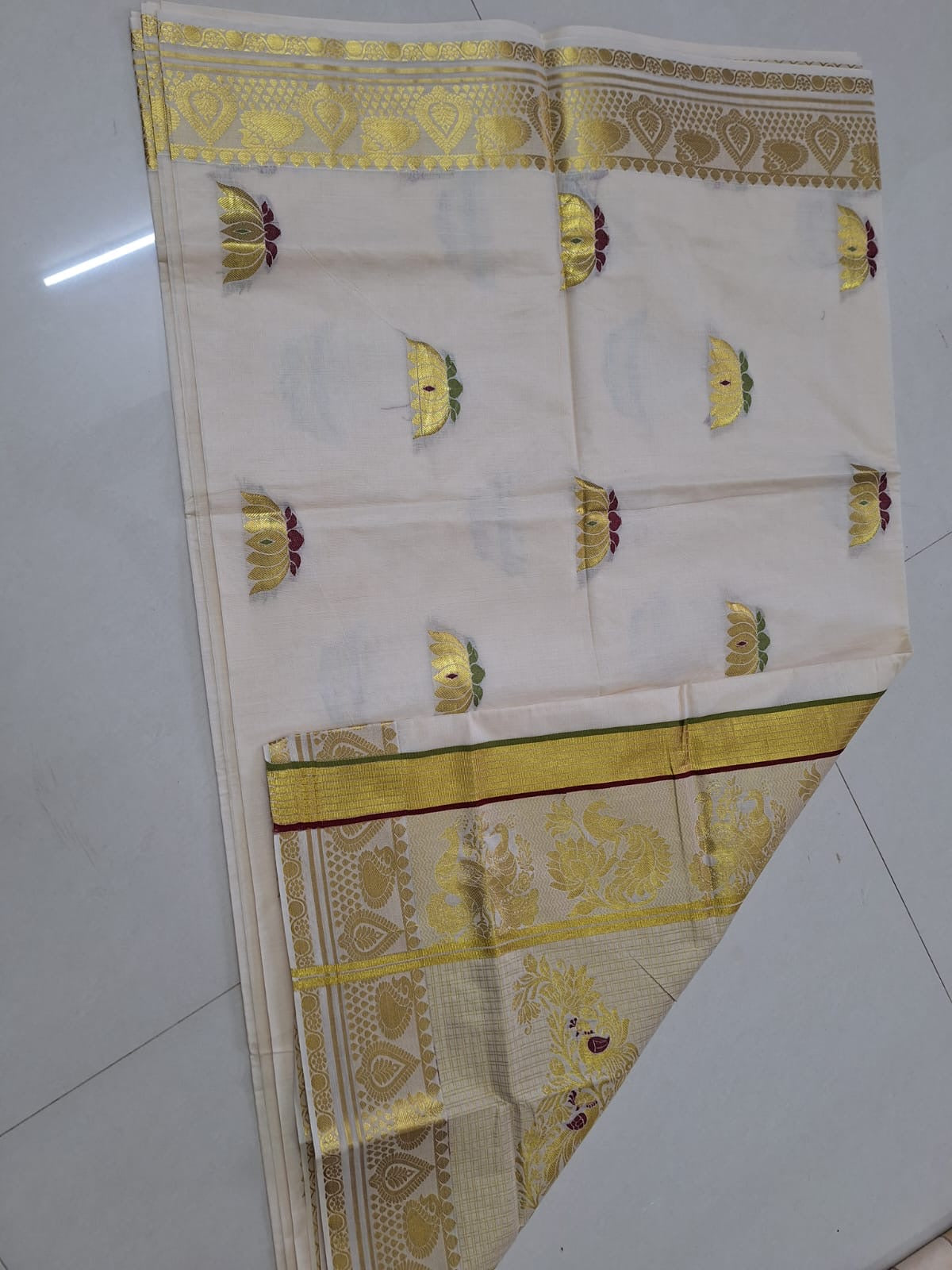 Sarvani lotus woven butta grand pallu Kerala Cotton Sarees