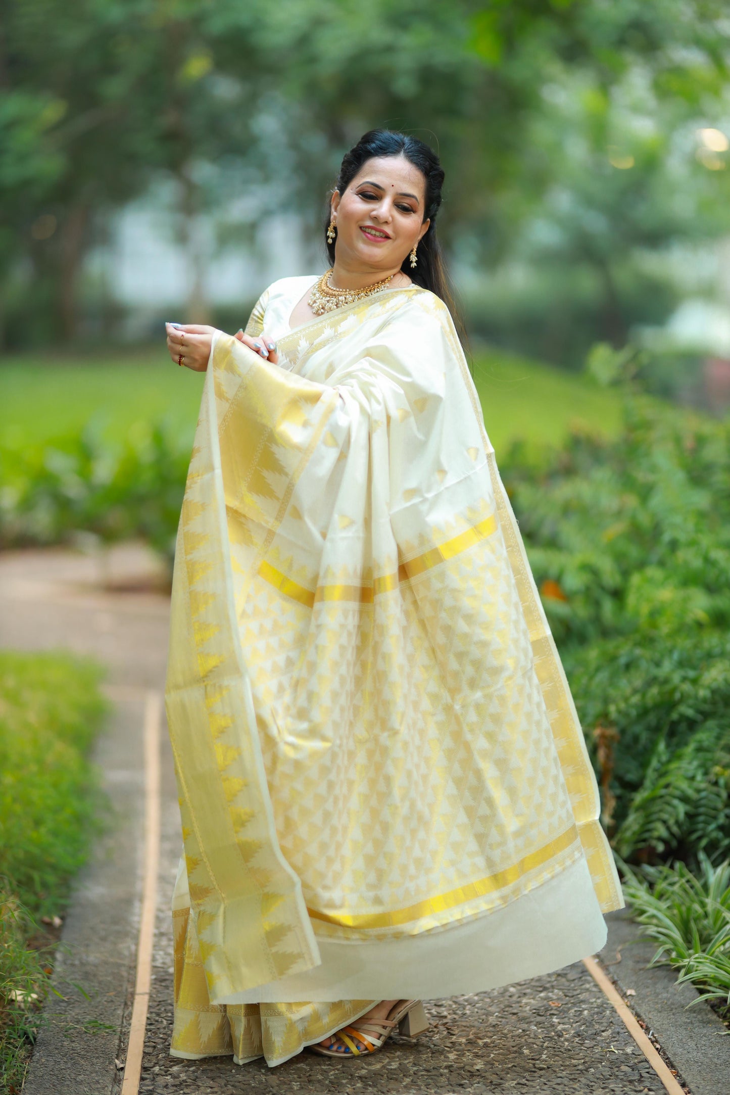 Sarvani Kerala Cotton woven designer pattern Set Saree