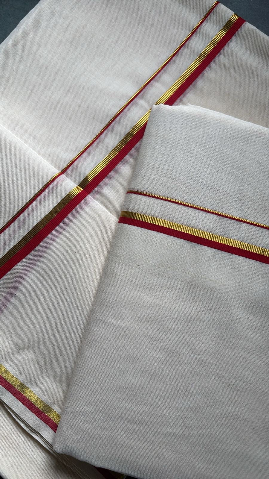 Sarvani red and golden puliyilakara set mundu