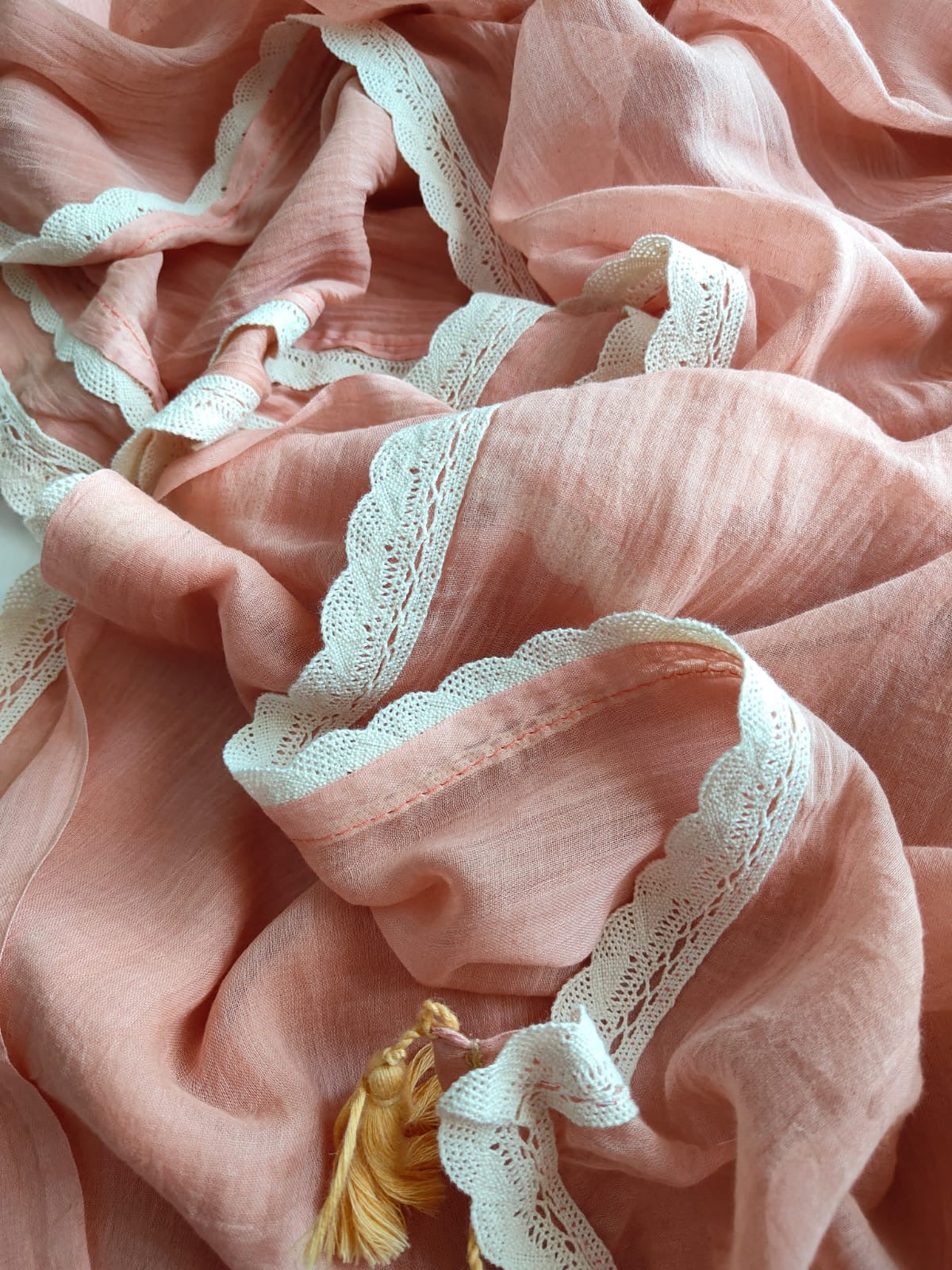 Viharika (विहारिका) Flowy lace: peach V02