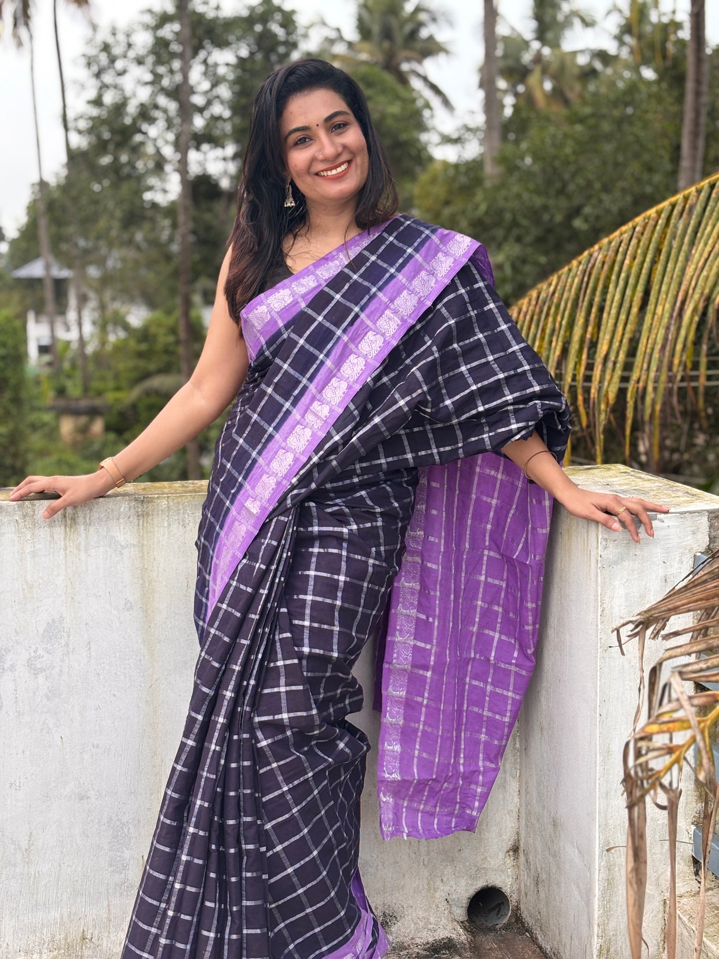 Silver Pavithra kattam Sungudi cotton saree with blouse black & violet