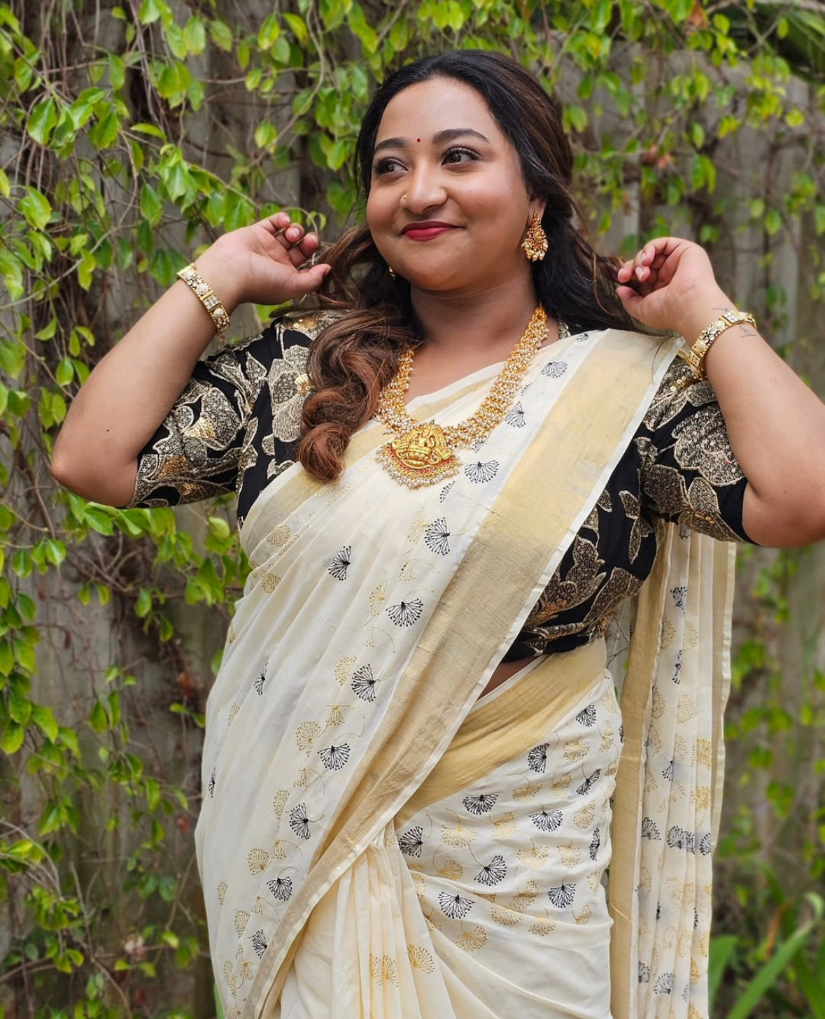 Sarvani Kerala Cotton Embroidered Mul flower Sarees SAR01