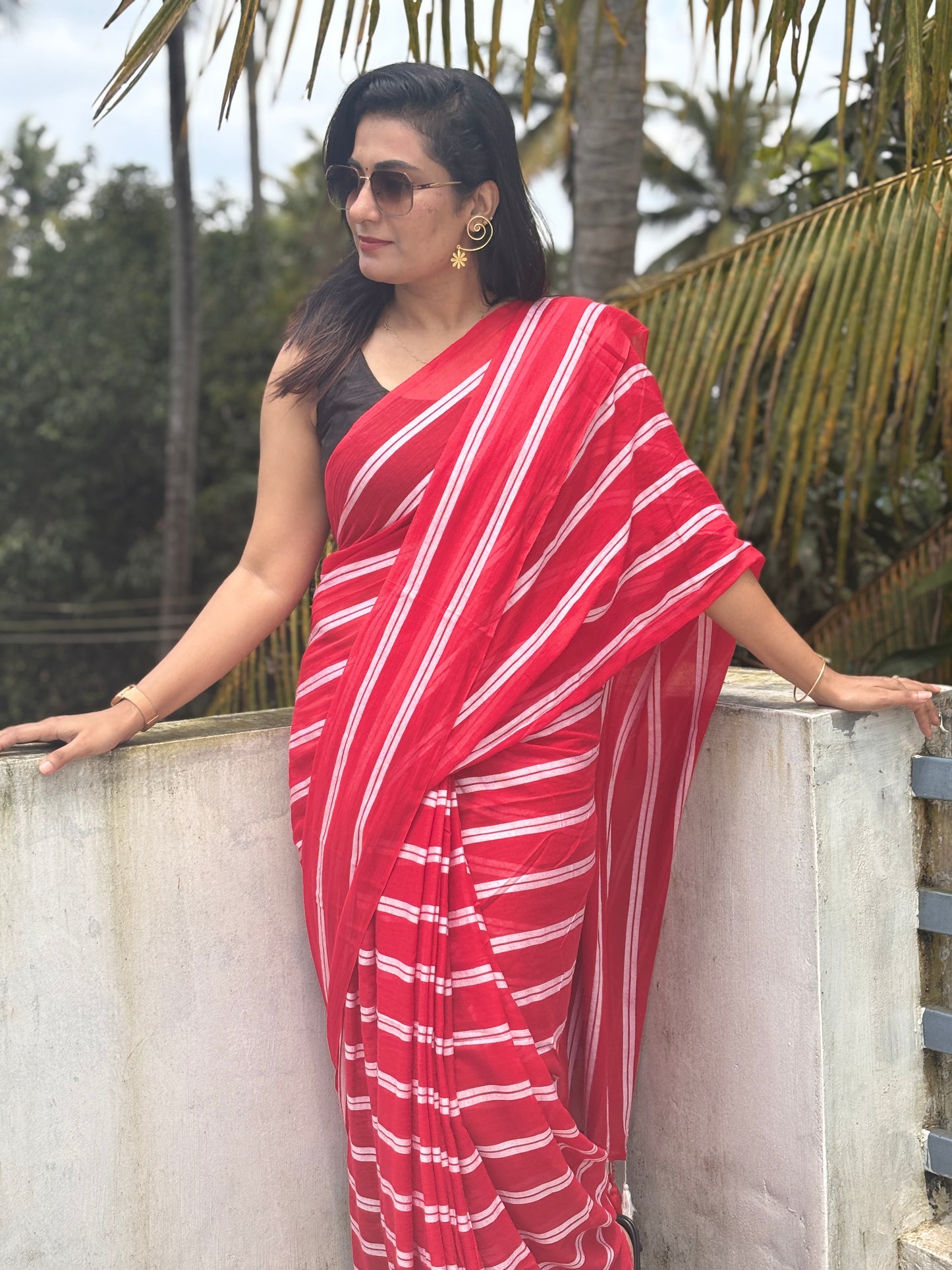 Viharika (विहारिका) handloom Bengal Mul cotton sarees, Red &white stripes