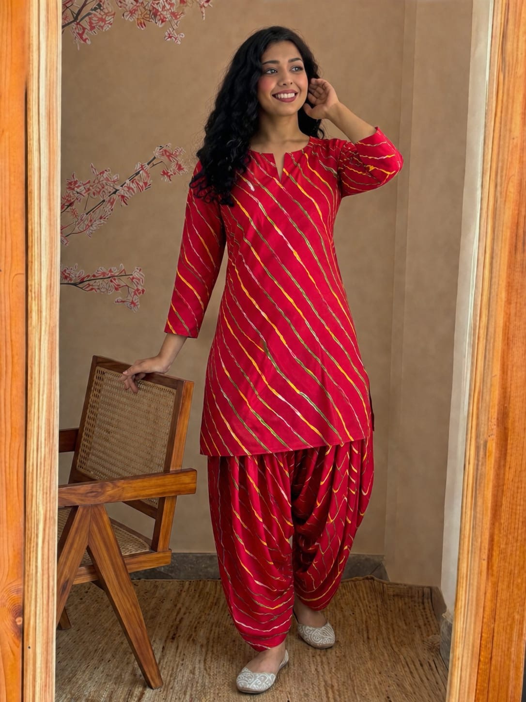 Leheriya Farsi suit red