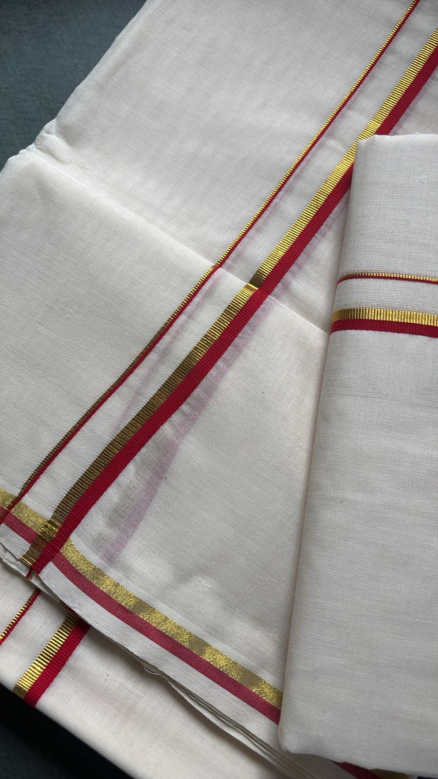Sarvani red and golden puliyilakara set mundu