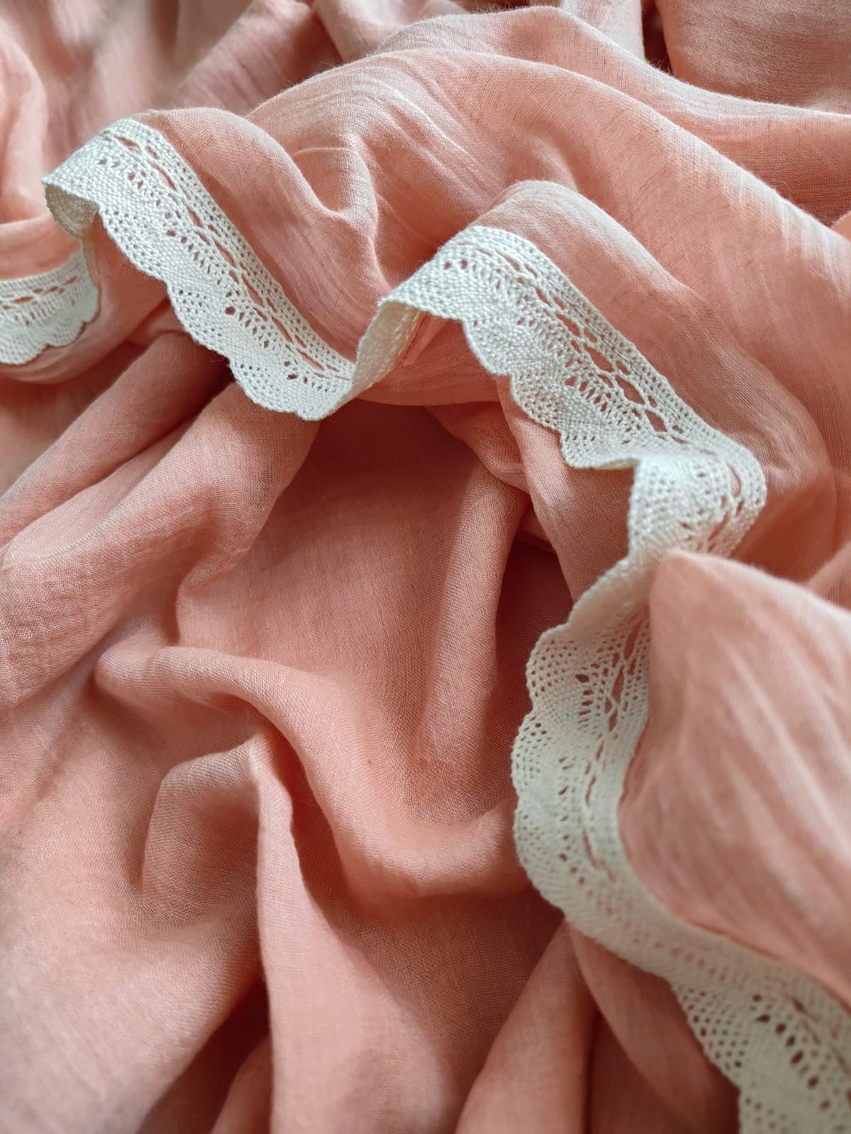 Viharika (विहारिका) Flowy lace: peach V02