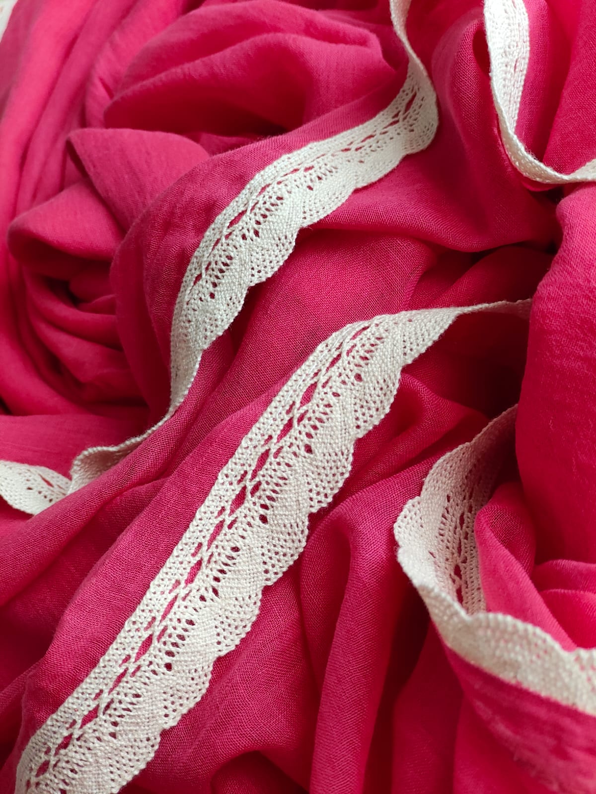Viharika(विहारिका) Flowy lace: pink