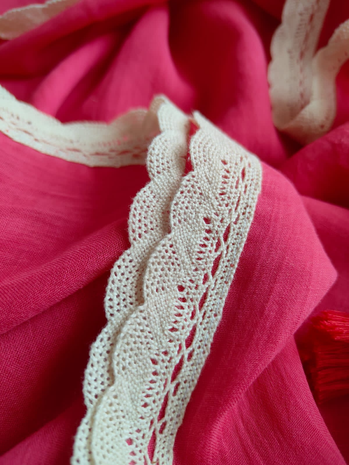Viharika(विहारिका) Flowy lace: pink