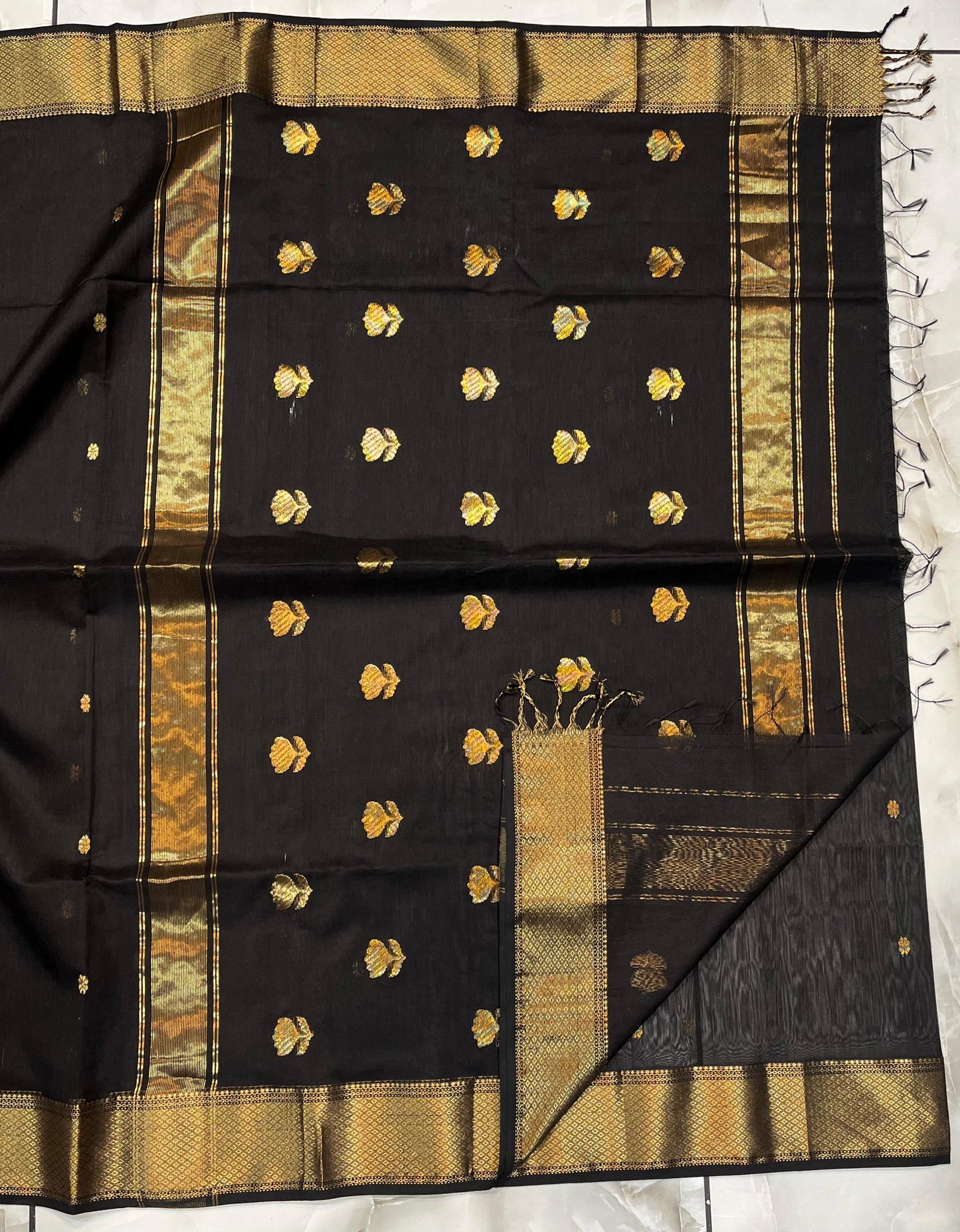 Kalyanika (कल्याणिका) Handloom Maheshwari Silk Cotton Sarees Jari Checks Red KM14