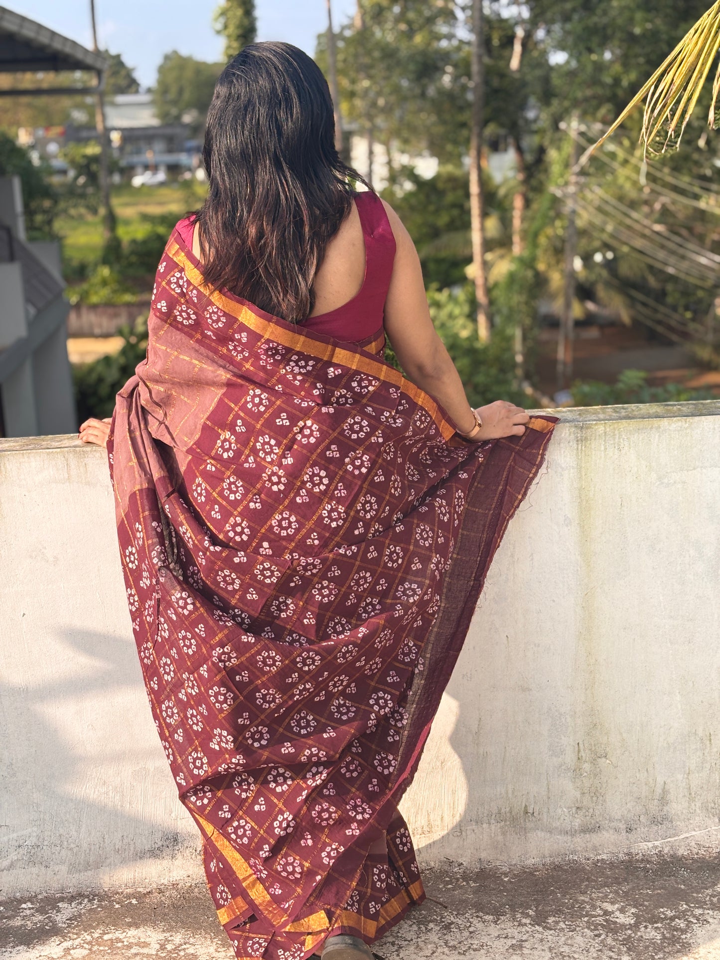 Tarangini wax batik zari kattam Sungudi Cotton saree with blouse piece