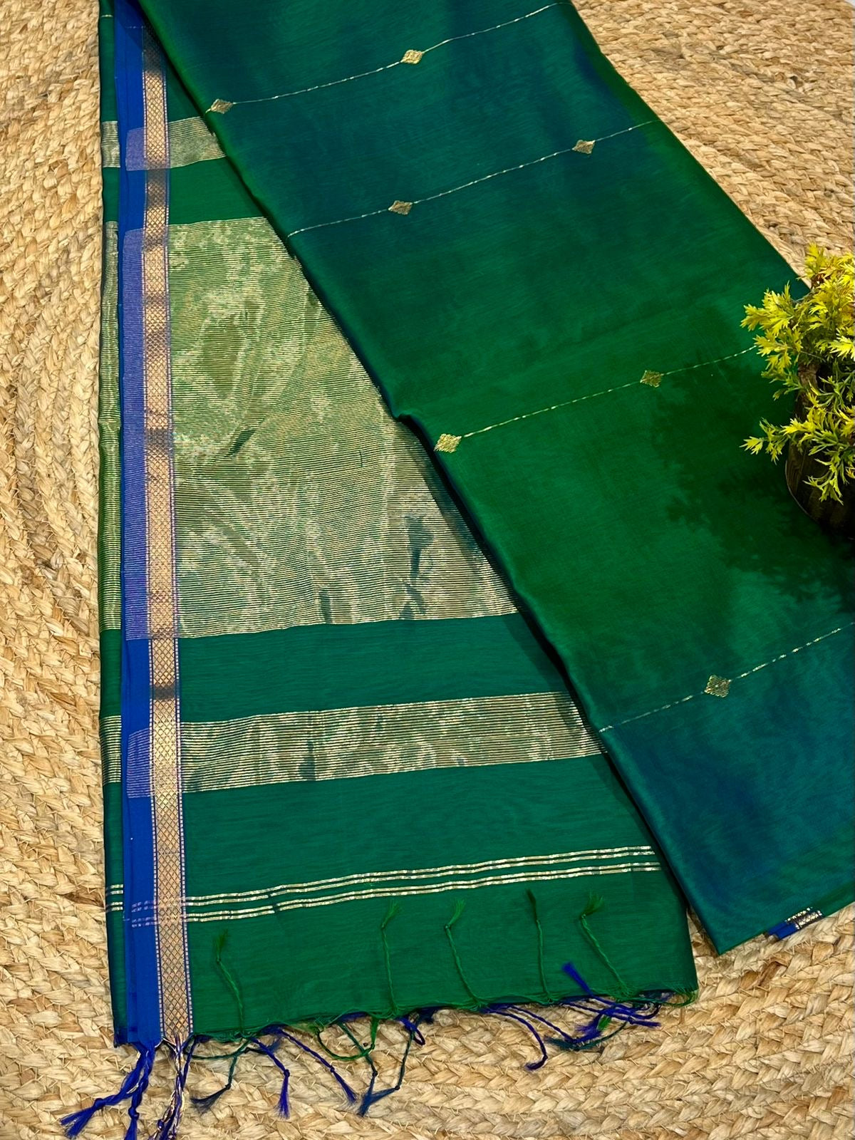 Festive Green with blue piping Maheshwari handloom Silk Cotton Saree