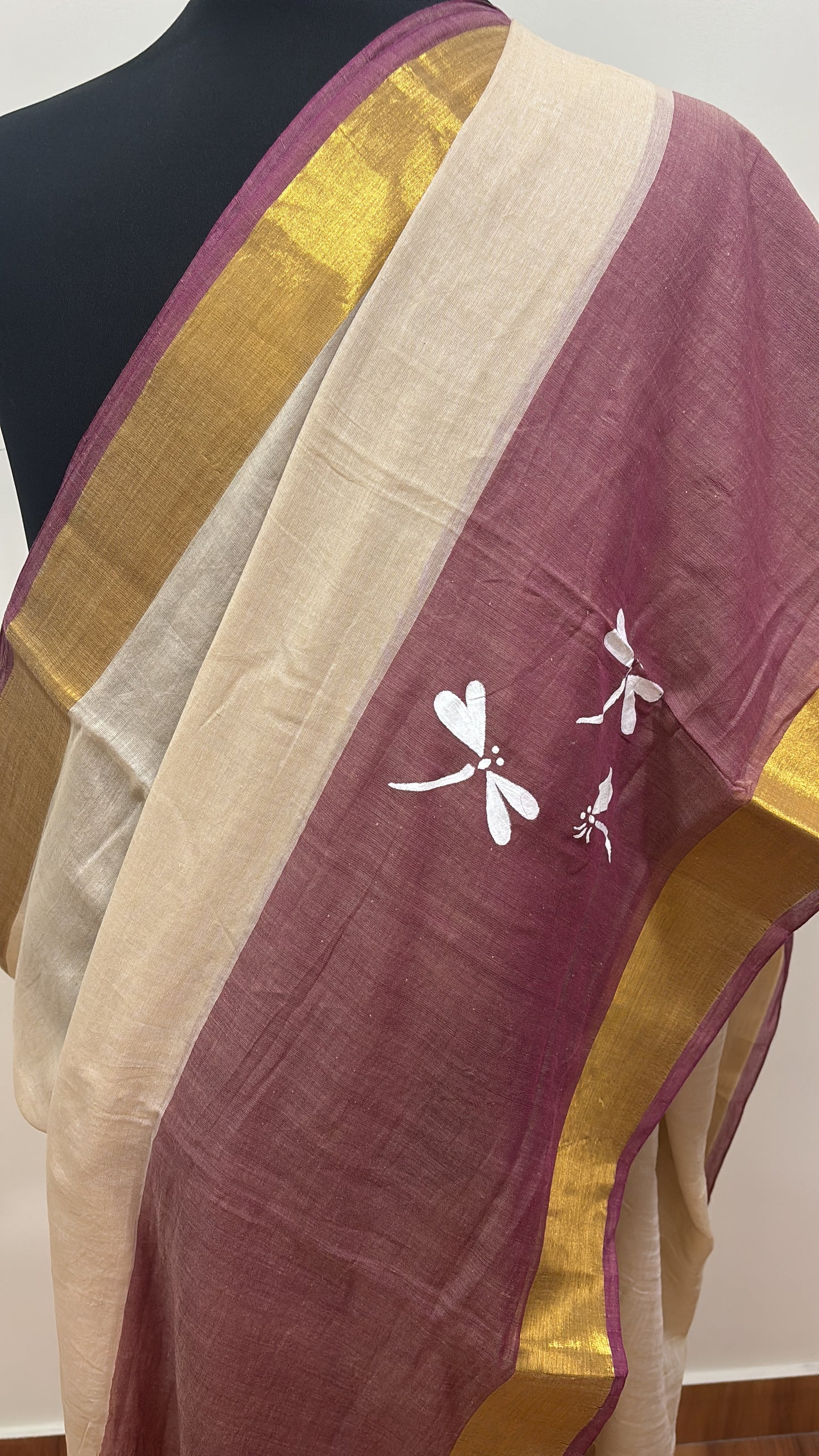 Handpainted dragon fly dual tone mal cotton Saree