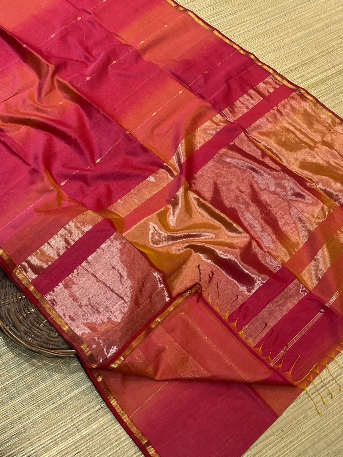 Maheshwari handloom Silk cotton buti line shaded Pallu Saree