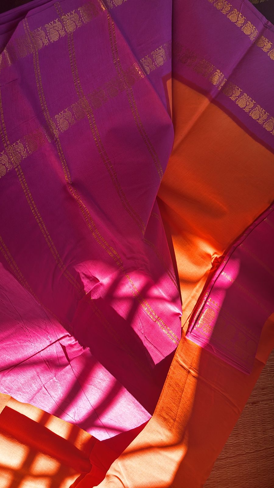 Sungudi retta petta border handloom cotton saree with contrast Pallu and blouse orange and pink