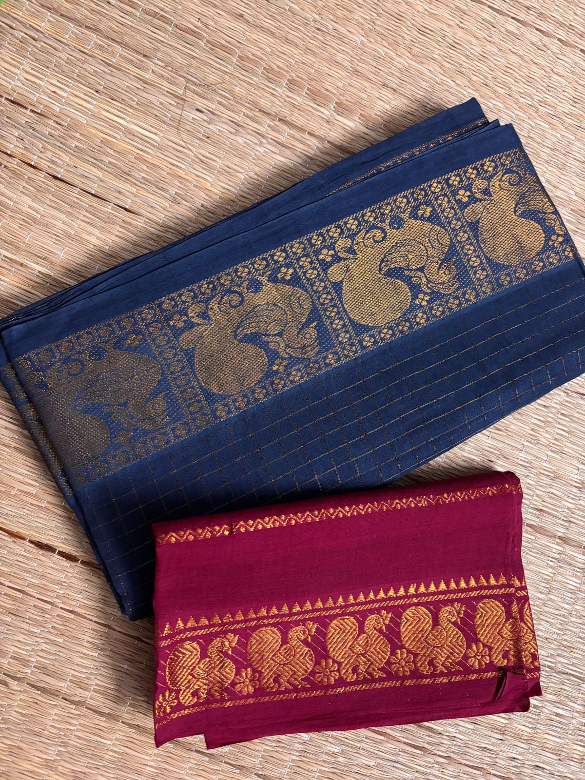 Tarangini Handloom Dark blue zari kattam sungudi sarees with red velthari blouse