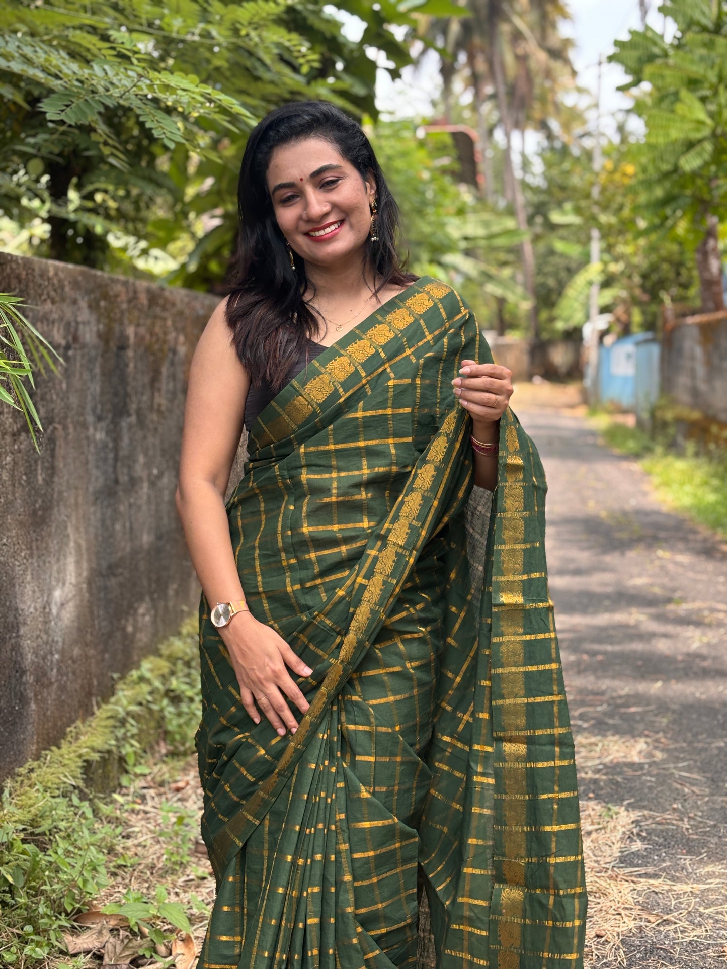 Tarangini Green Sungudi Zari kattam Saree with blouse