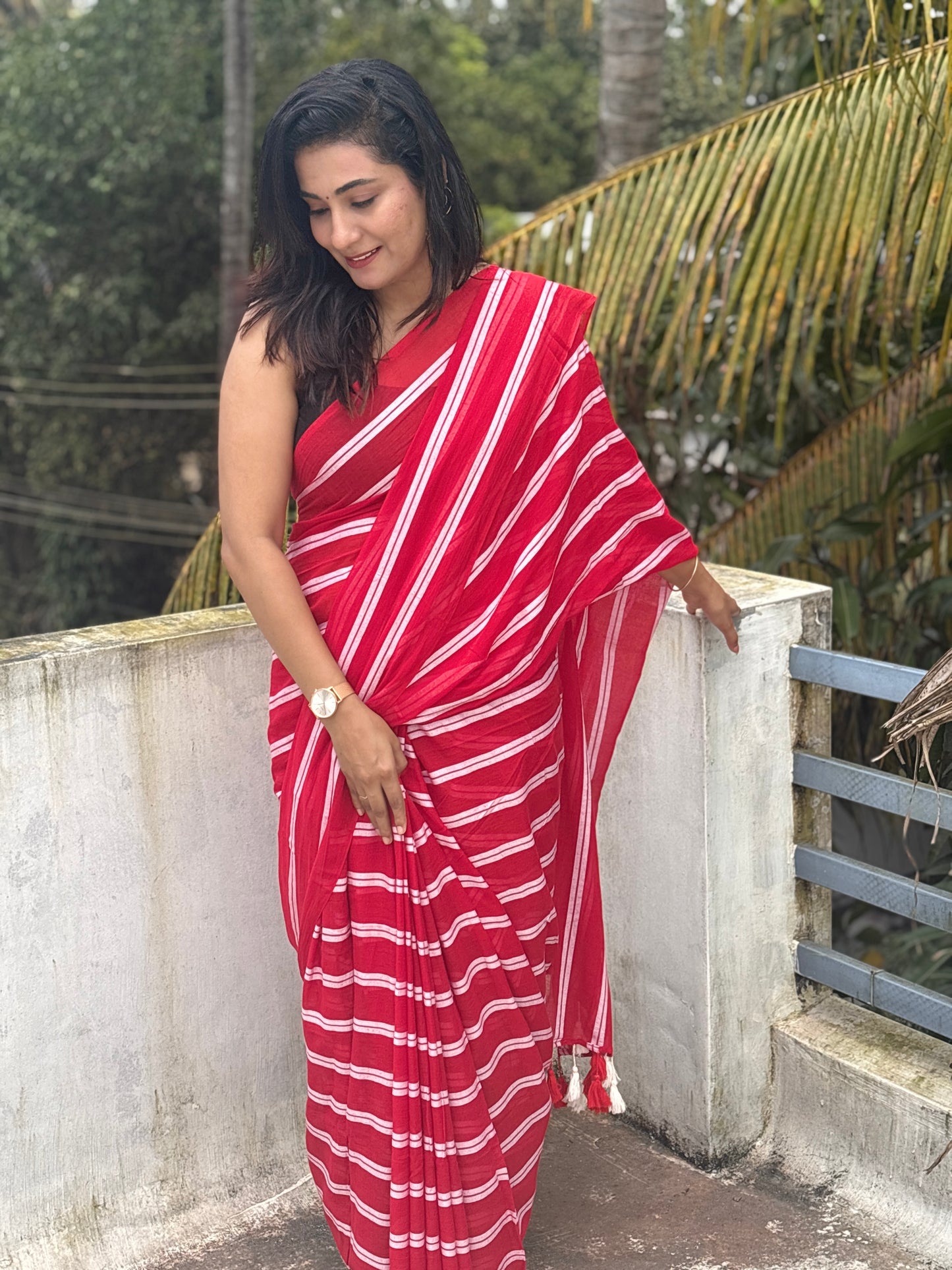 Viharika (विहारिका) handloom Bengal Mul cotton sarees, Red &white stripes