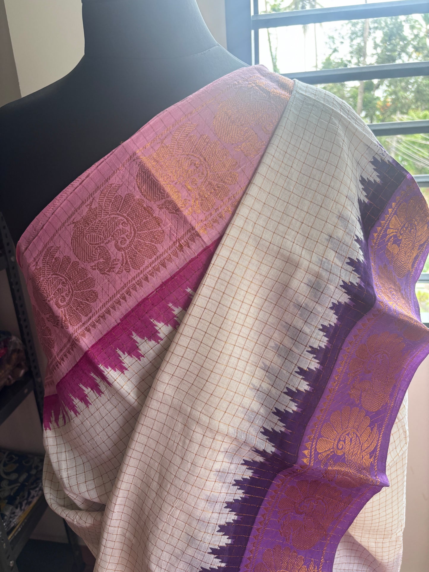 Ganga jamuna Sungudi handloom cotton Saree with pink and purple temple border