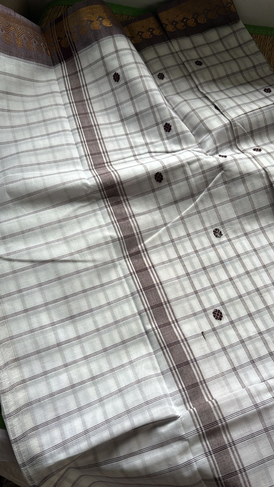 Kanchi cotton check butta sarees without blouse
